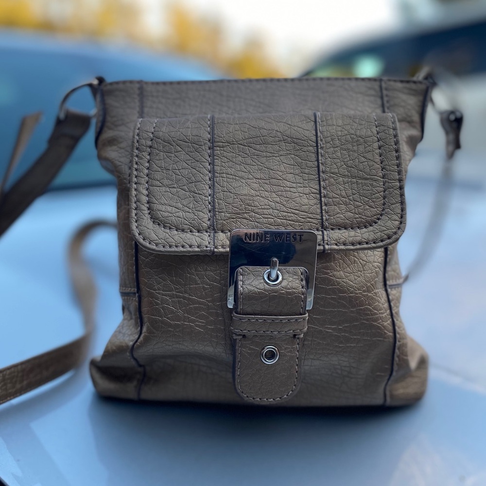 Nine West | Beautiful Washed Gold Crossbody Bag - Picture 4 of 9